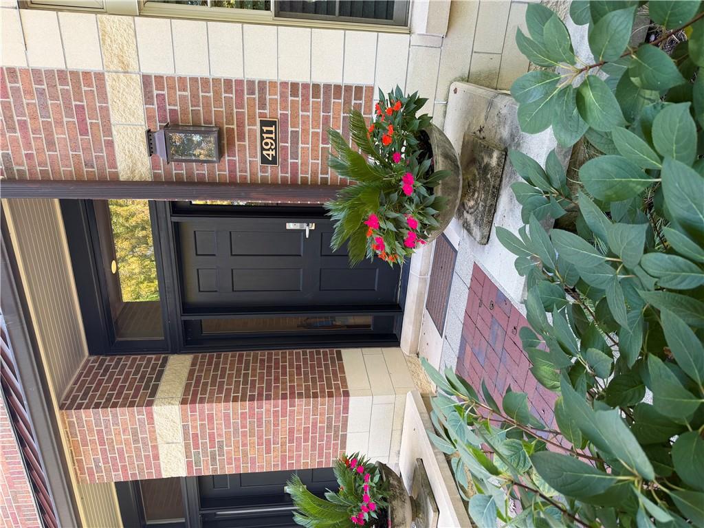 4911 Wyandotte Street — photo