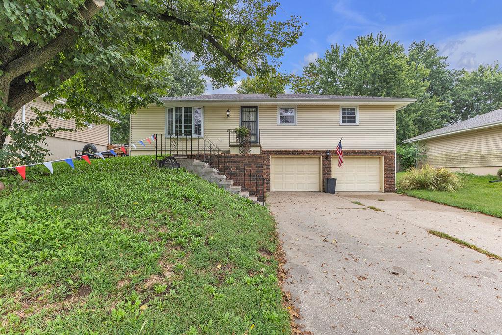 2209 N Leonard Road — photo