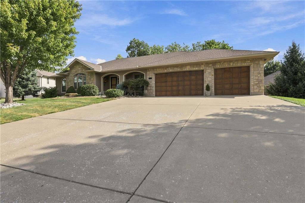 3829 S Coachman Drive — photo