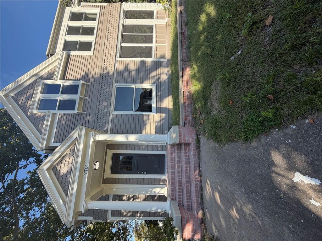 2701 Folsom Street — photo