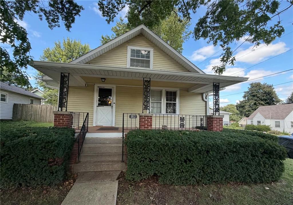 1813 Clifford Street — photo