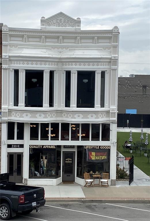 211 N Broadway Street — photo