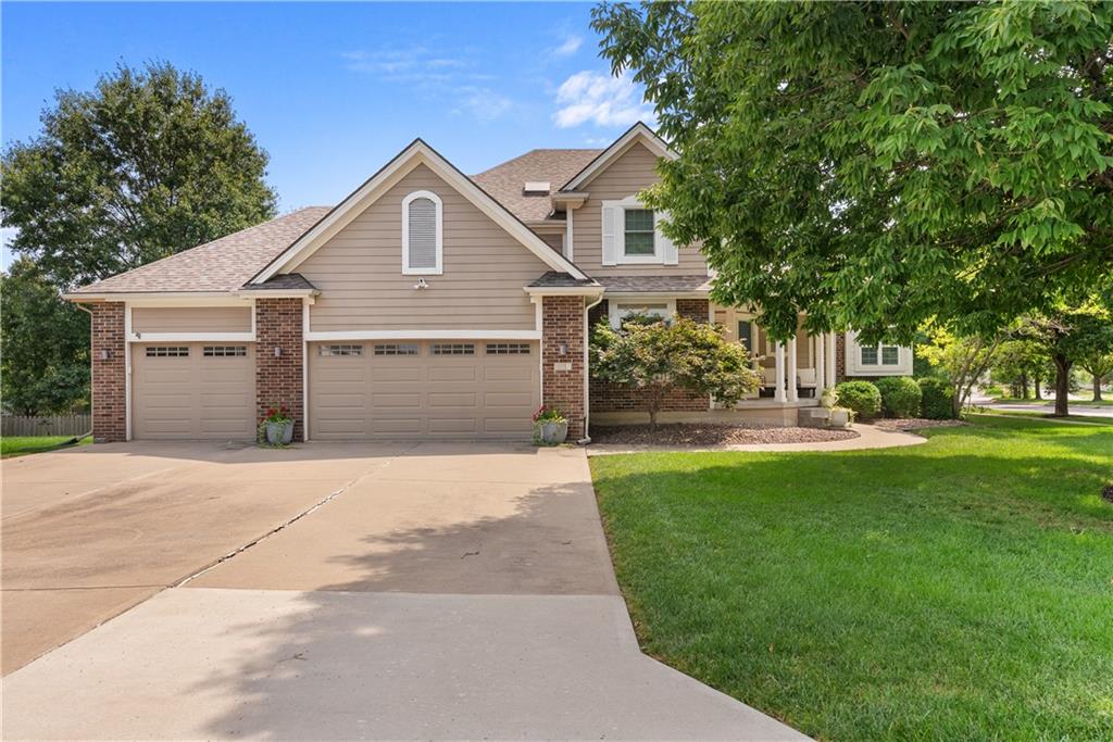 317 SW Bridlewood Court — photo