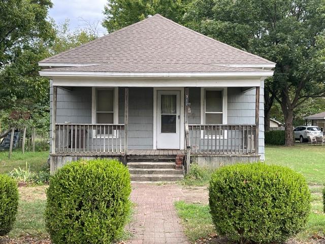 712 W 1st Street — photo