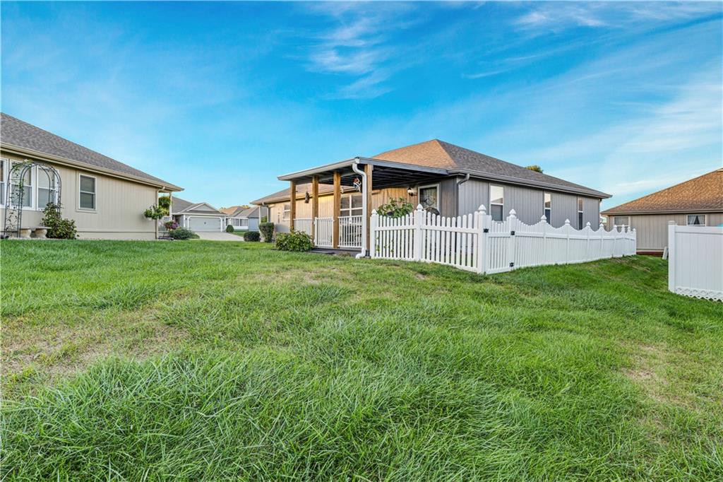 523 Mars Court, Raymore, MO 64083 — photo 3