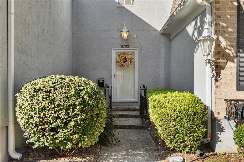 8732 Walmer Street — photo