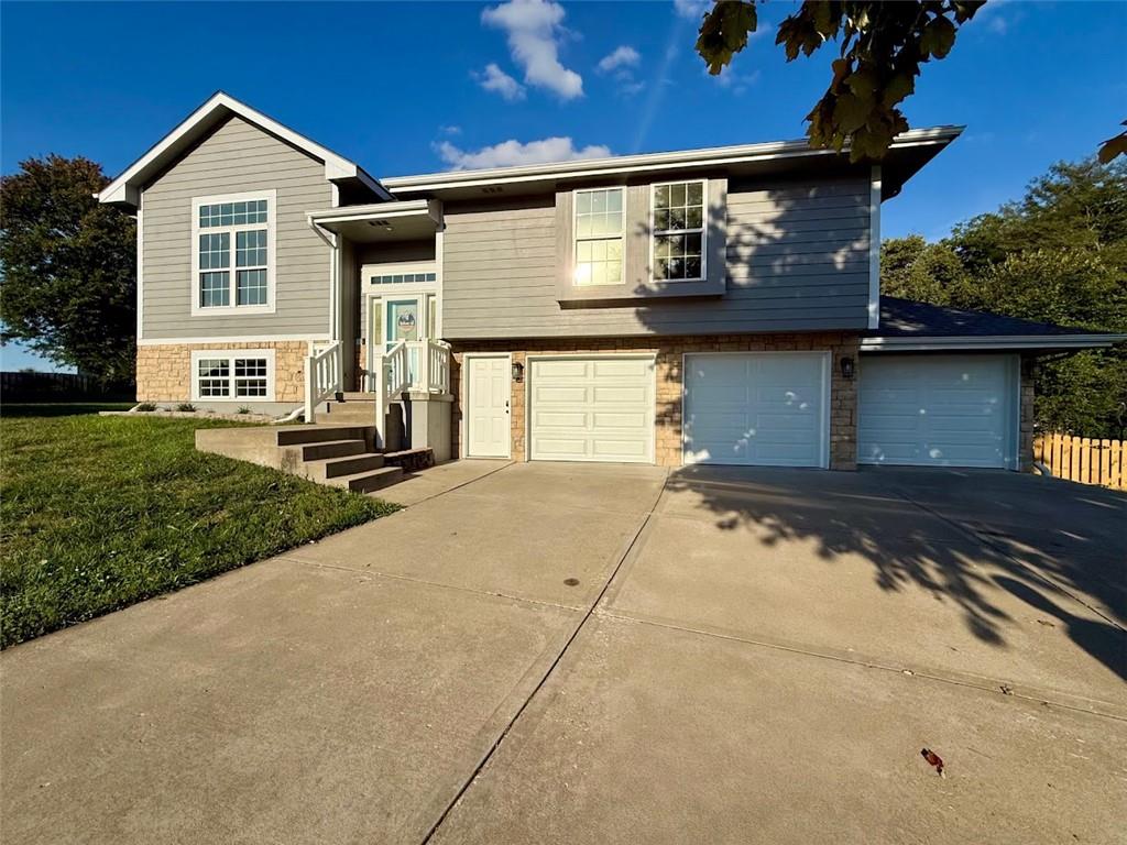 2302 Woodland Circle — photo