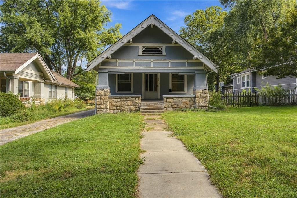 5817 Oak Street — photo