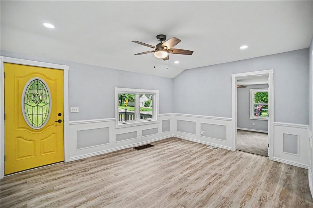 807 E Gudgell Avenue, Independence, MO 64055 — photo 3