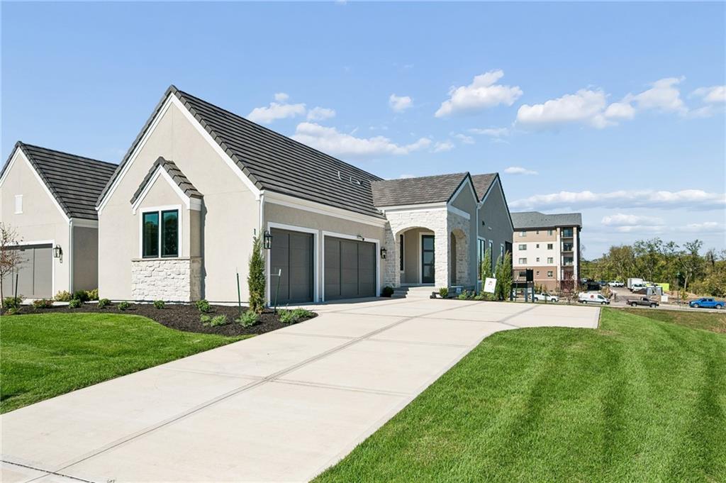13727 Pembroke Lane — photo