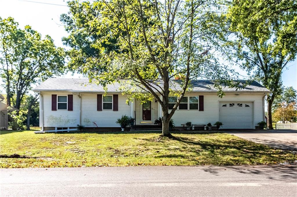 305 Hillcrest Drive — photo