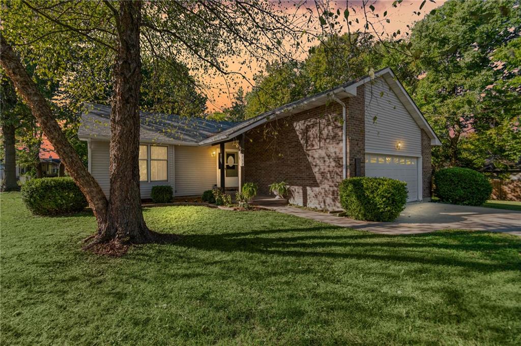 112 W Calvird Drive — photo
