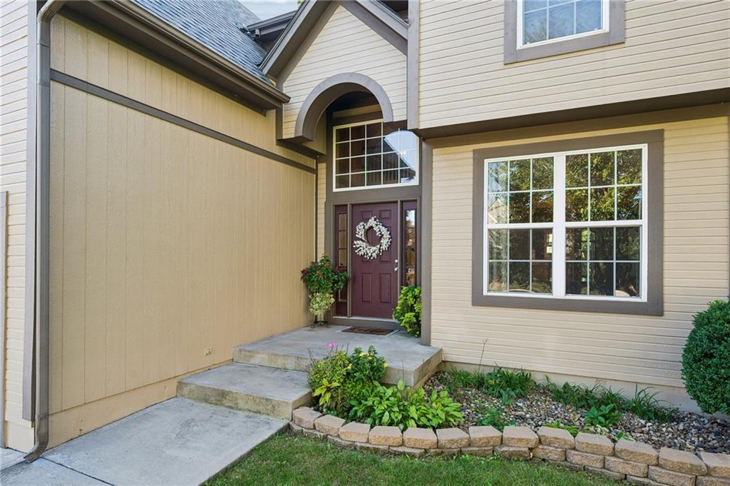 541 E Mockingbird Street, Gardner, KS 66030 — photo 2