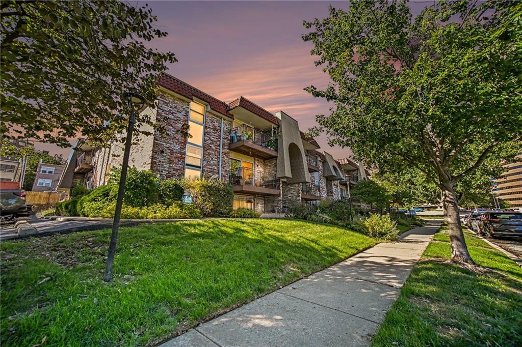 5004 Baltimore Avenue Unit 103 — photo