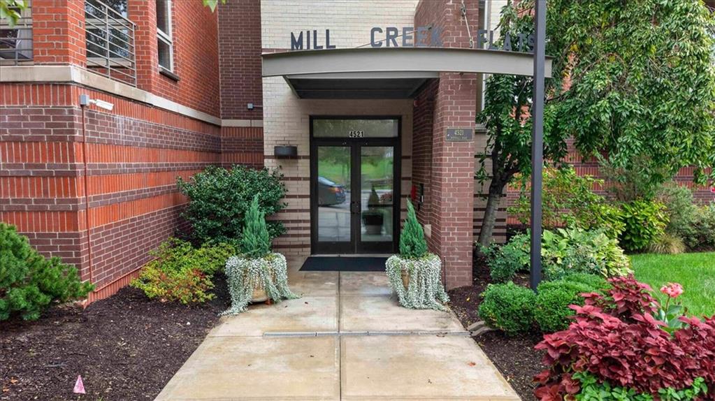 4521 Wornall Road Unit 106 — photo