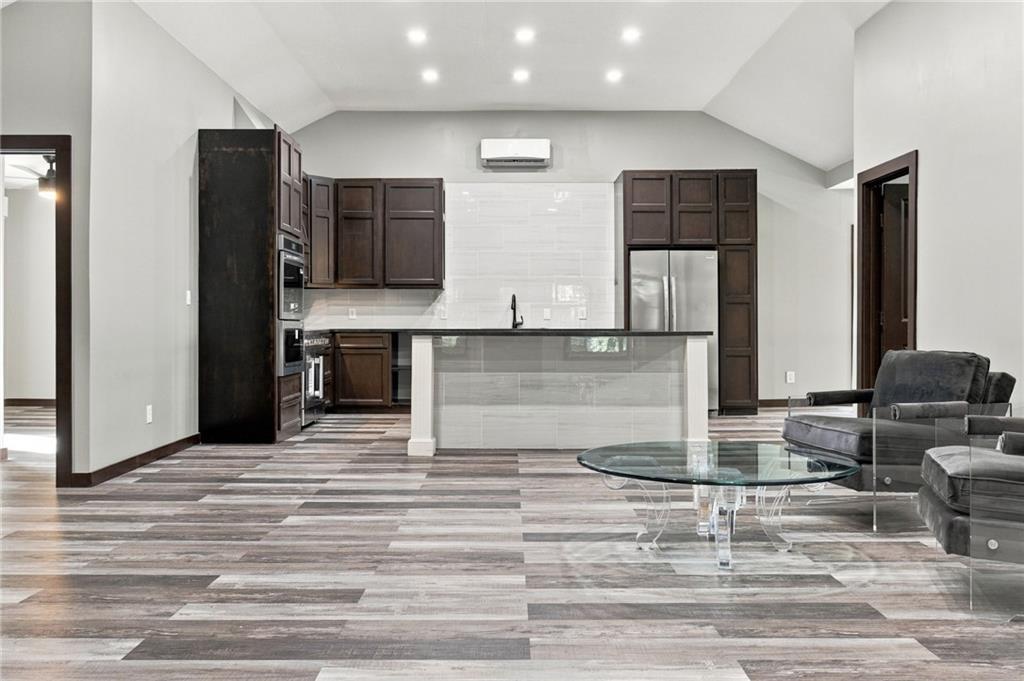 735 E Devon Street, Independence, MO 64055 — photo 2