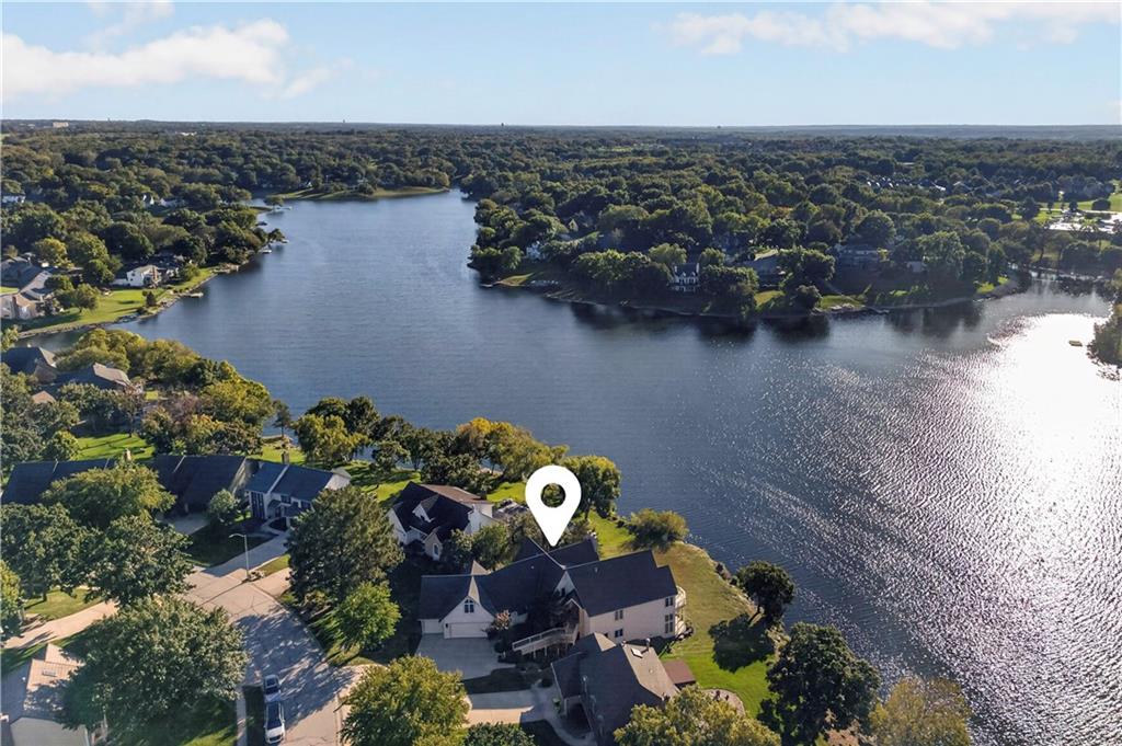 118 NE Edgewater Drive — photo