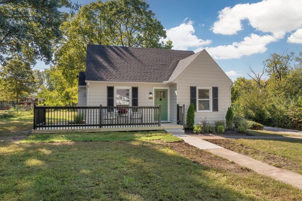 1105 NE Maple Drive — photo