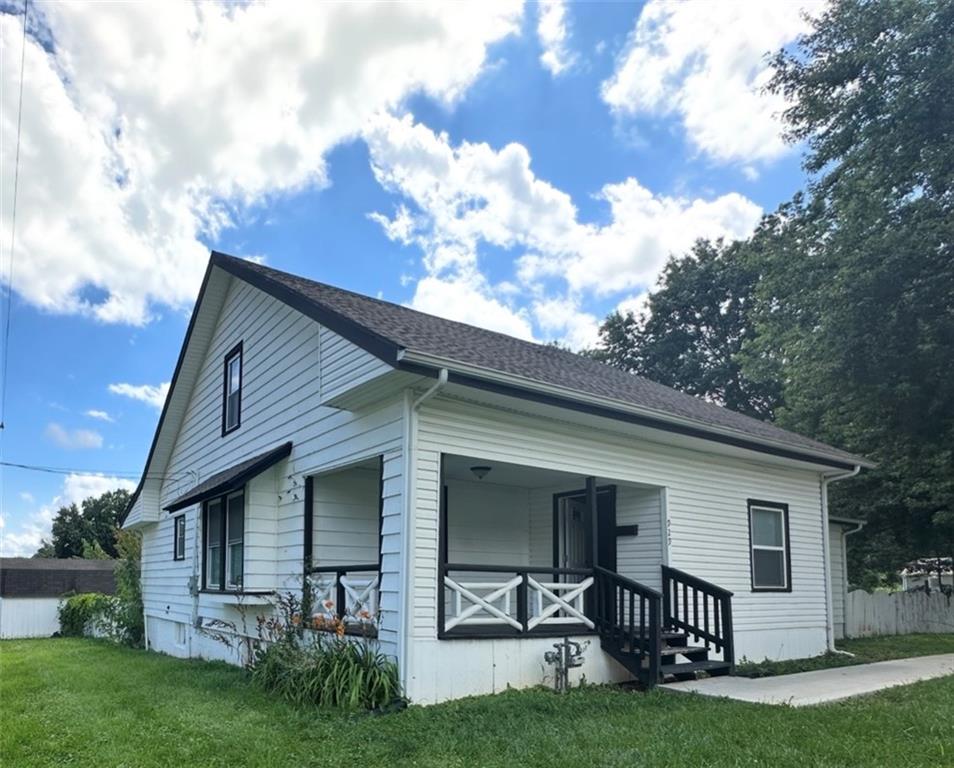 929 E Walnut Street — photo
