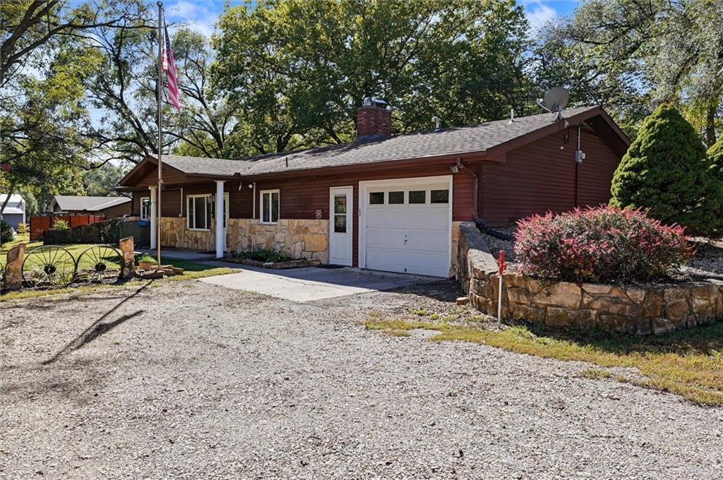 426 Halderman Street, Lecompton, KS 66050 — photo 2