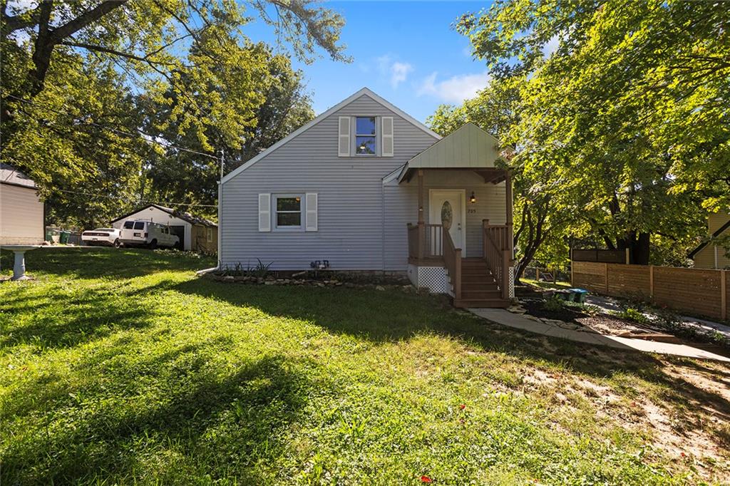 705 NE Lindberg Drive — photo