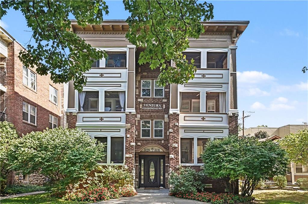 5129 Wyandotte Street Unit 3 — photo
