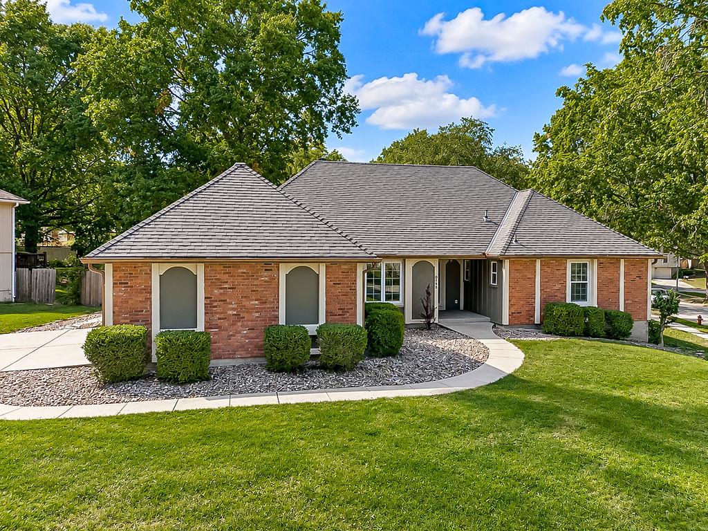 8148 NW Twin Oaks Drive — photo