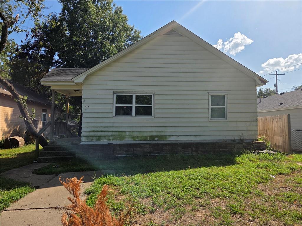 725 W 3rd Street — photo