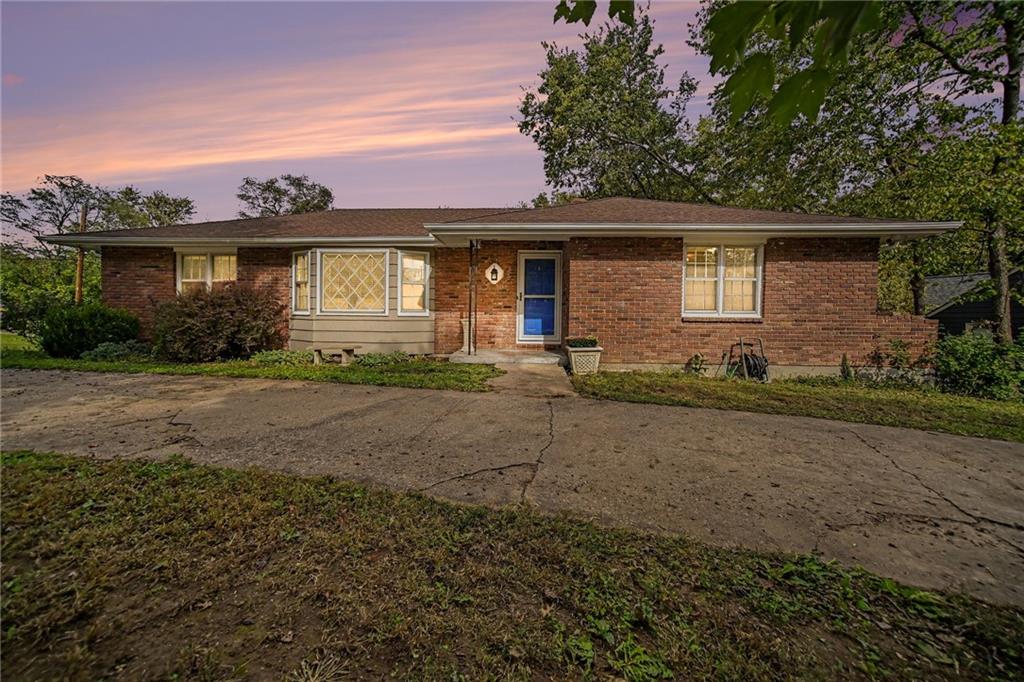 302 NE Northcrest Drive — photo