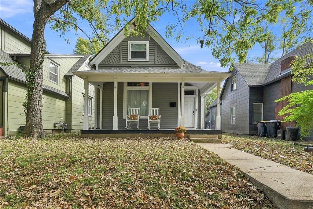 4121 Oak Street — photo