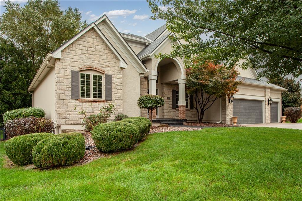 205 SW Lewis Court — photo