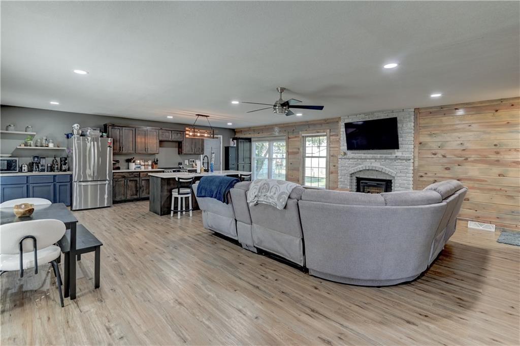 213 Johnson Street, Buckner, MO 64016 — photo 2