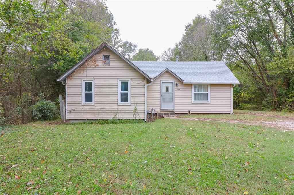 606 Lindy Lane — photo