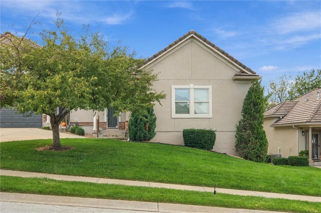 811 NE Lone Hill Drive — photo