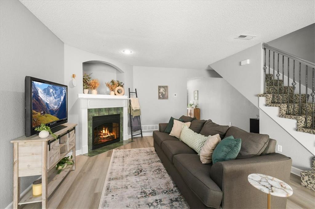 904 SW Peach Tree Lane — photo