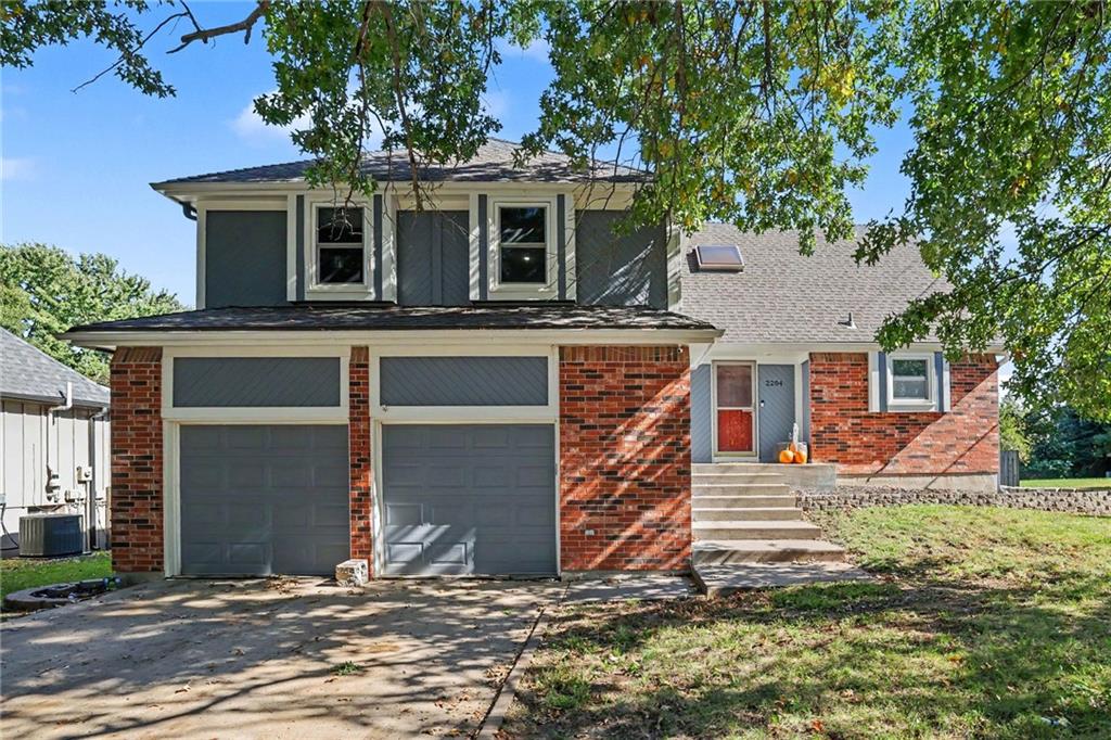 2204 S Apache Street — photo