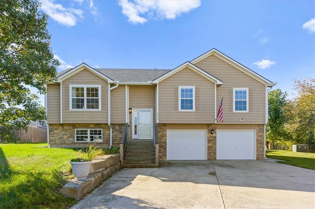 2704 E Hickory Court — photo