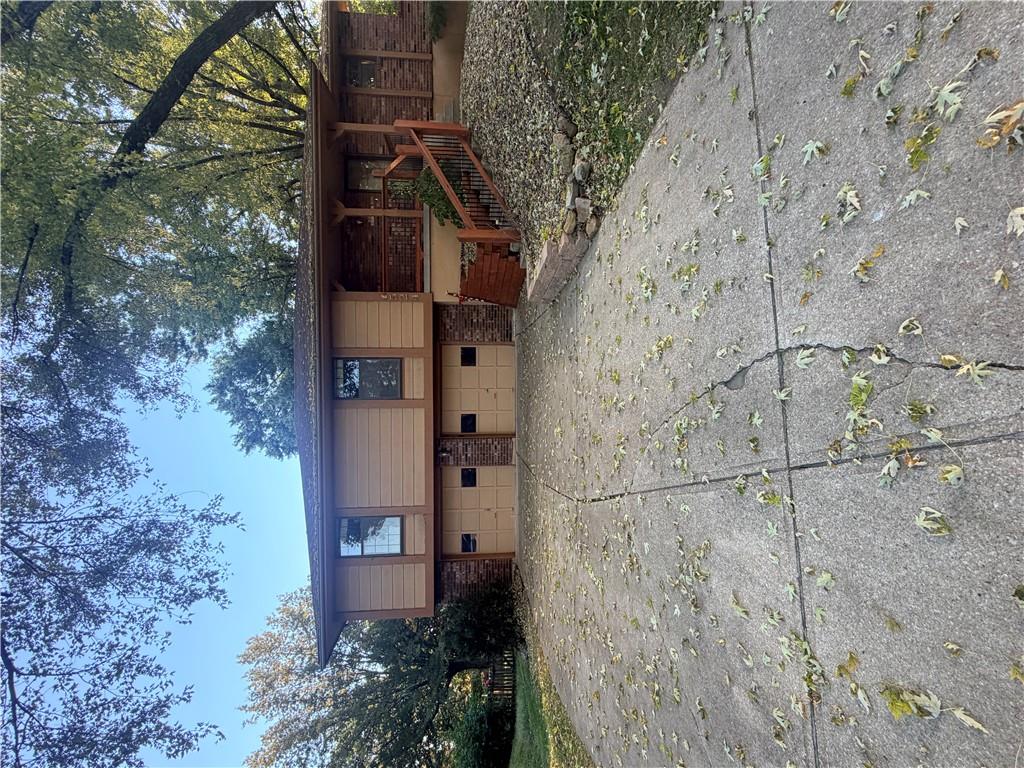 524 NE Stonewall Drive — photo