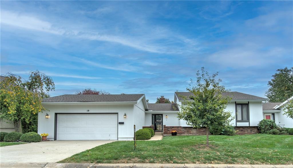19 E Woodbridge Lane — photo
