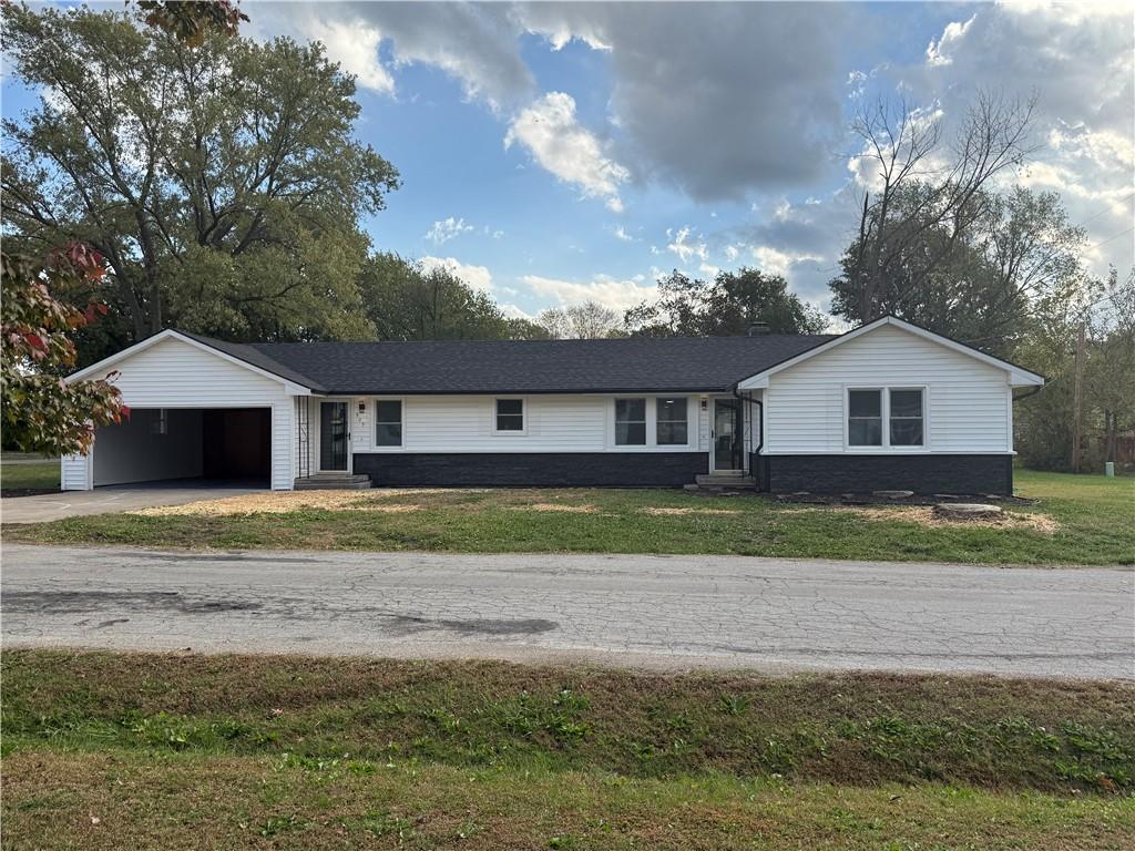 905 Gale Lane — photo