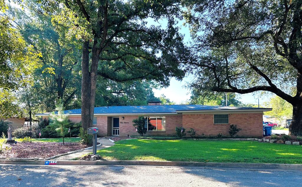 413 Davis Dr — photo