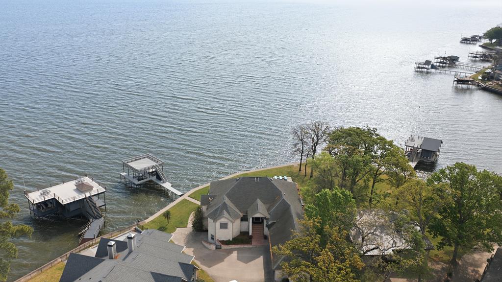 1617 Maple Dr — photo
