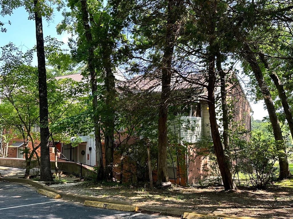 801 Country Club Cir — photo