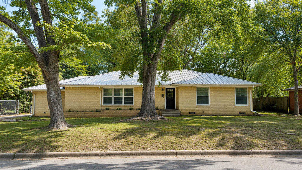 116 Thunderbird Dr — photo