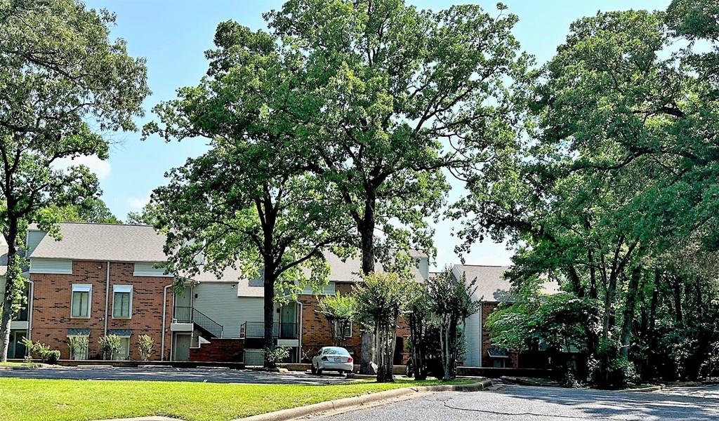 801 Country Club Cir — photo