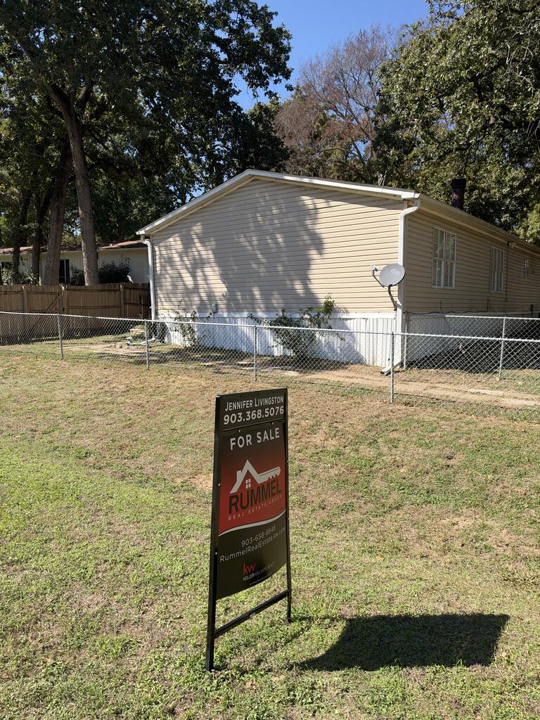 205 Royal Way — photo