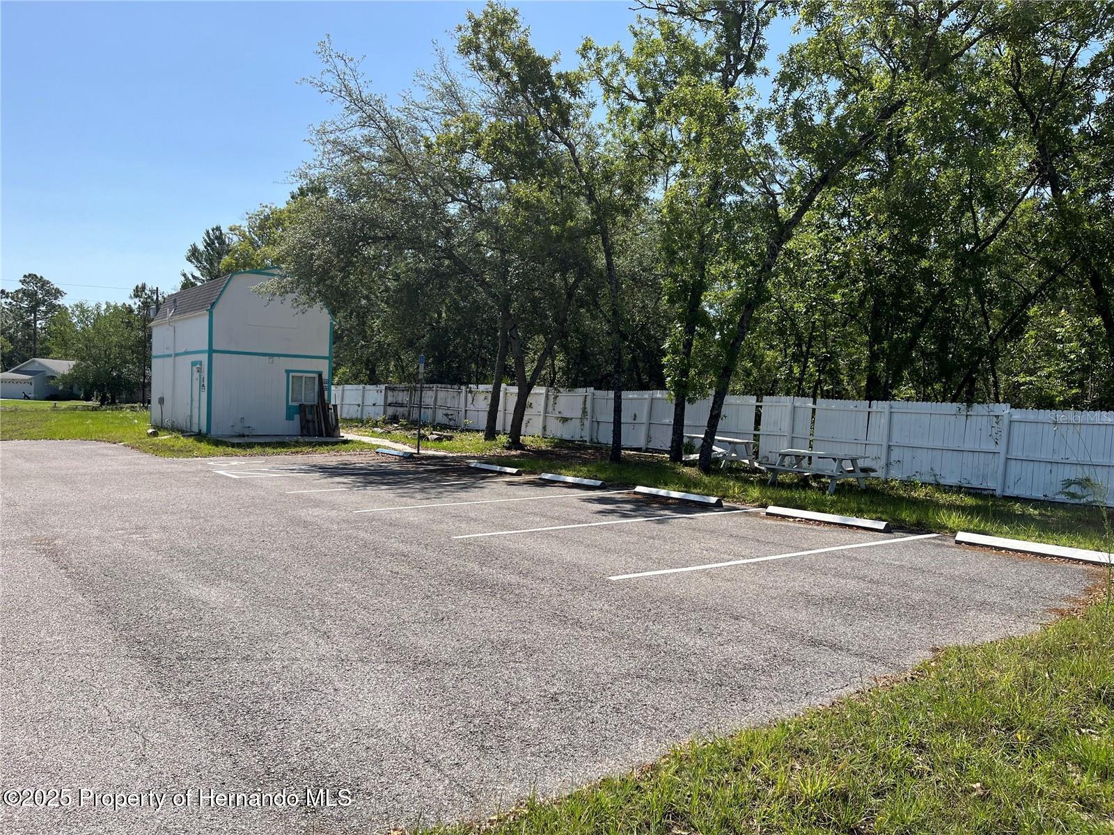 18132 Commercial Way — photo