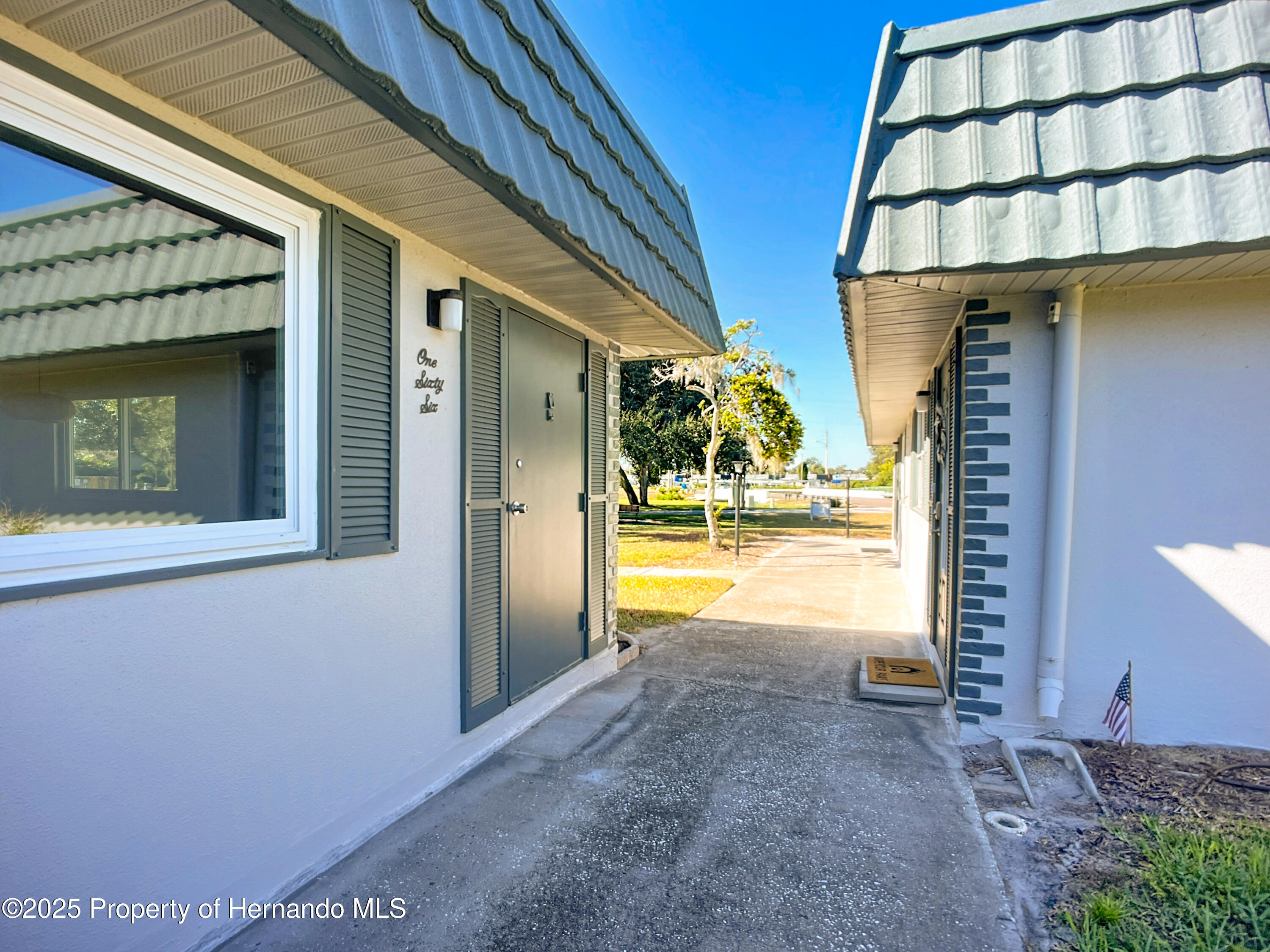1811 Bedford Lane — photo