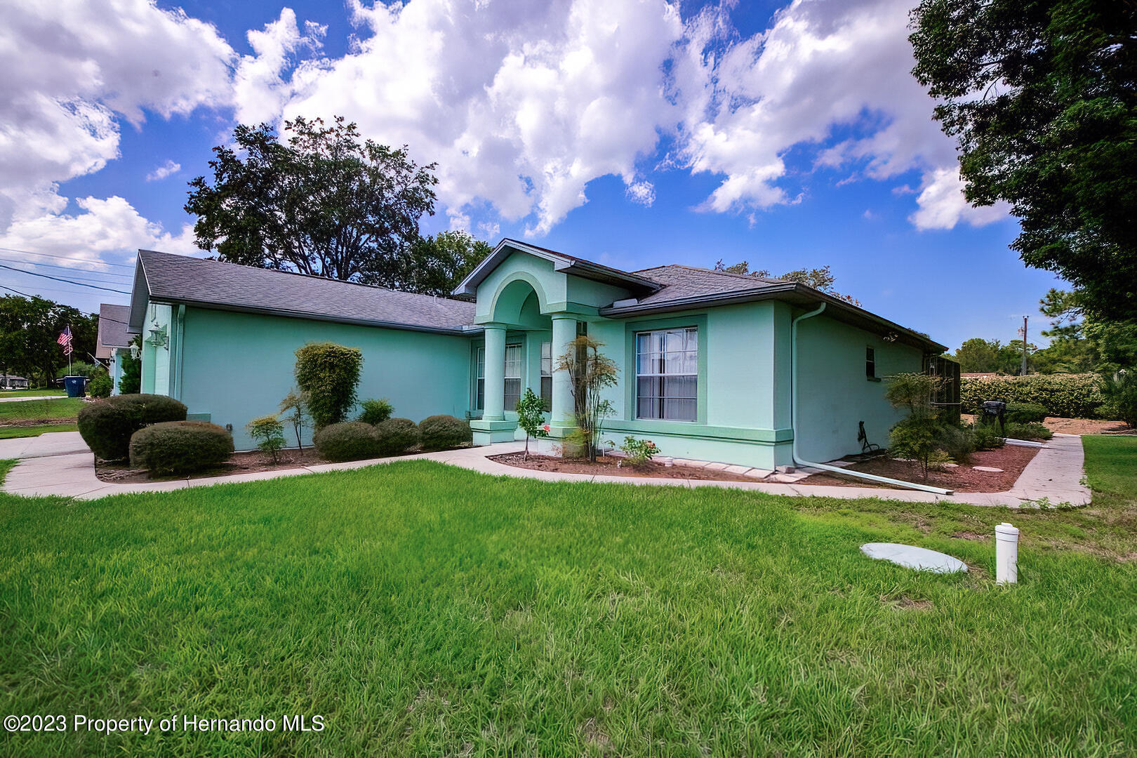 8513 Beach Road — photo