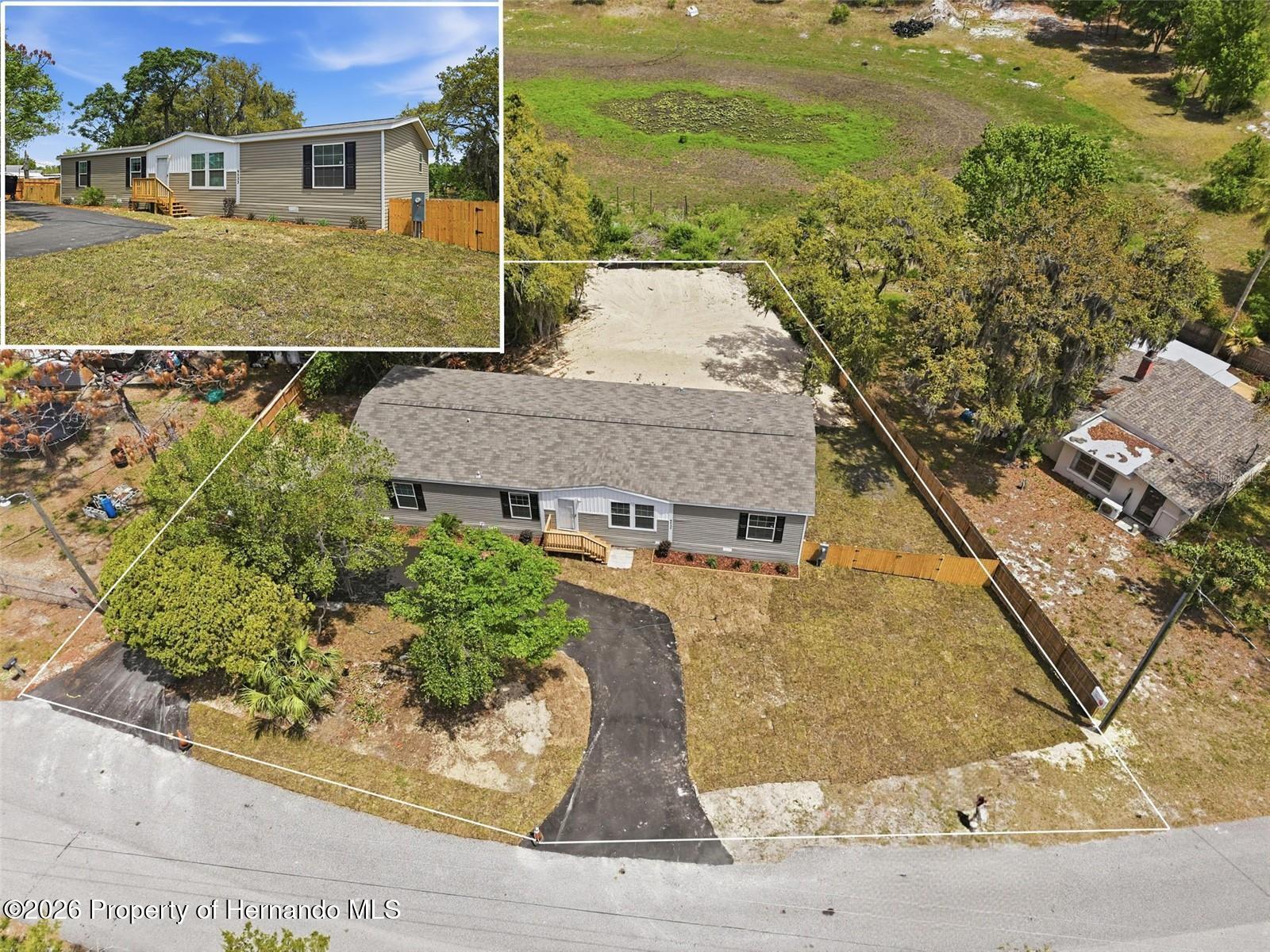 9533 Round Lake Road — photo